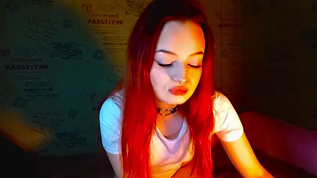 Snapshot of emi_less chatting on October 7, 2025, 5:03 pm emi less online show from October 7, 2025, 5:03 pm