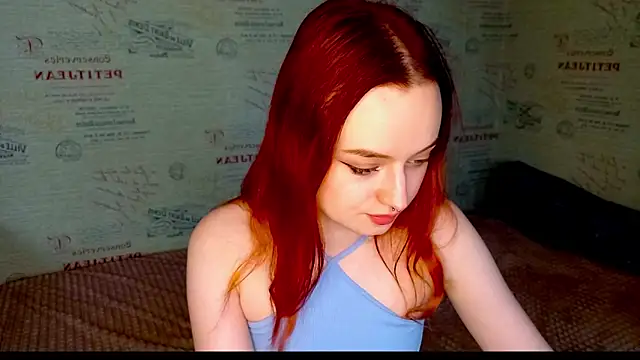 Snapshot of emi_less chatting on September 20, 2025, 10:20 am emi less online show from September 20, 2025, 10:20 am