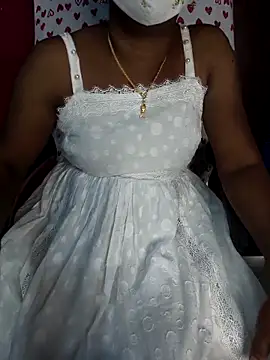 Snapshot of umashreetamil chatting on May 8, 2026, 5:39 pm umashreetamil online show from May 8, 2026, 5:39 pm