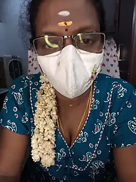 Snapshot of umashreetamil chatting on May 13, 2026, 2:46 pm umashreetamil online show from May 13, 2026, 2:46 pm