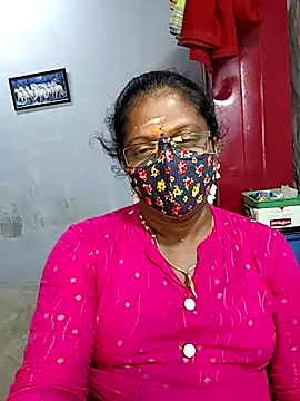 Snapshot of umashreetamil chatting on October 1, 2025, 2:10 pm umashreetamil online show from October 1, 2025, 2:10 pm