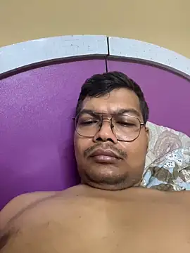 Snapshot of kunwarahuji chatting on May 4, 2026, 8:33 pm kunwarahuji online show from May 4, 2026, 8:33 pm