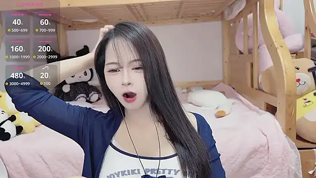 Snapshot of Sue101010 chatting on October 11, 2025, 11:22 am Sue101010 online show from October 11, 2025, 11:22 am