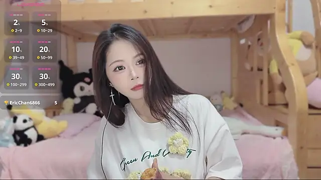 Snapshot of Sue101010 chatting on November 11, 2025, 11:27 am Sue101010 online show from November 11, 2025, 11:27 am