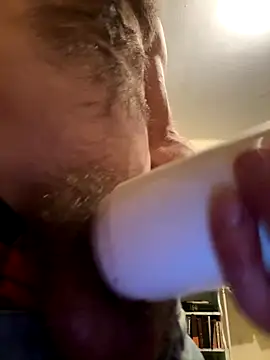 hungspundick1 online show from September 29, 2025, 2:18 am