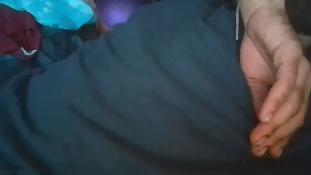 hungspundick1 online show from November 4, 2025, 11:47 am