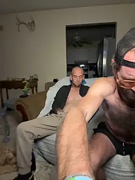 hungspundick1 online show from October 14, 2025, 4:02 am