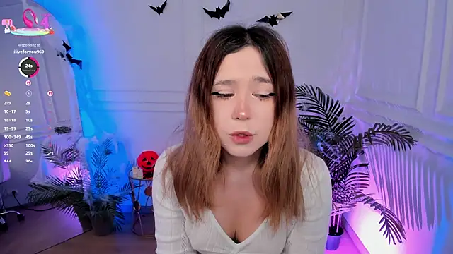 Snapshot of Lina_Glow chatting on October 30, 2025, 6:44 am Lina Glow online show from October 30, 2025, 6:44 am