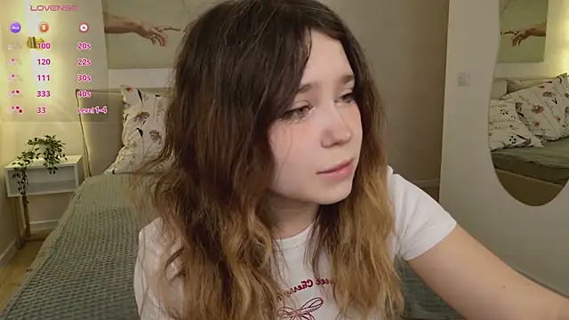 Lina Glow online show from April 3, 2026, 6:53 am