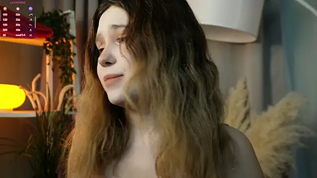 Snapshot of Lina_Glow chatting on December 3, 2025, 6:47 am Lina Glow online show from December 3, 2025, 6:47 am