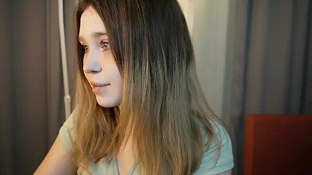 Snapshot of Lina_Glow chatting on November 20, 2025, 7:09 am Lina Glow online show from November 20, 2025, 7:09 am