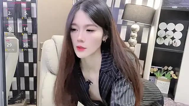 Snapshot of Yueyue-MM chatting on November 28, 2025, 2:01 am Yueyue-MM online show from November 28, 2025, 2:01 am