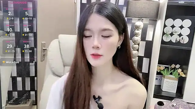 Snapshot of Yueyue-MM chatting on November 11, 2025, 2:45 pm Yueyue-MM online show from November 11, 2025, 2:45 pm