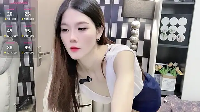 Snapshot of Yueyue-MM chatting on November 7, 2025, 11:52 pm Yueyue-MM online show from November 7, 2025, 11:52 pm