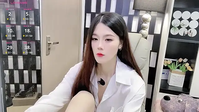 Snapshot of Yueyue-MM chatting on November 4, 2025, 12:25 am Yueyue-MM online show from November 4, 2025, 12:25 am