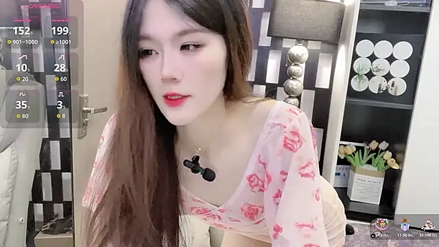 Snapshot of Yueyue-MM chatting on November 5, 2025, 12:25 am Yueyue-MM online show from November 5, 2025, 12:25 am