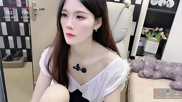 Snapshot of Yueyue-MM chatting on November 25, 2025, 1:33 pm Yueyue-MM online show from November 25, 2025, 1:33 pm