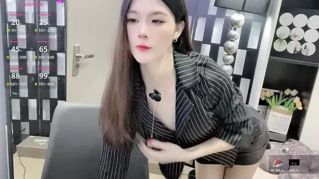 Yueyue-MM online show from October 17, 2025, 12:14 am