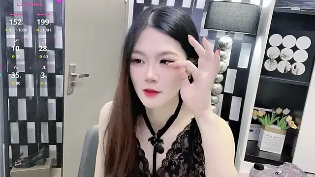 Snapshot of Yueyue-MM chatting on October 28, 2025, 12:33 am Yueyue-MM online show from October 28, 2025, 12:33 am