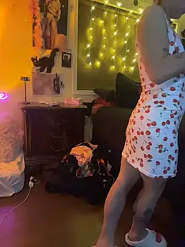 Snapshot of d3luluxx chatting on November 15, 2025, 7:45 am d3luluxx online show from November 15, 2025, 7:45 am