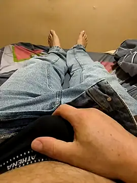 Normalludo0202 online show from November 13, 2025, 4:11 pm