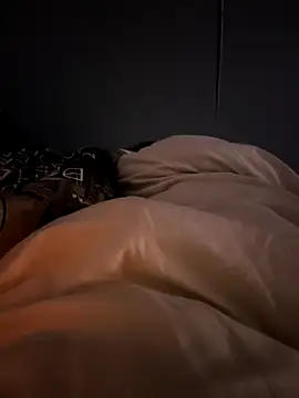 Normalludo0202 online show from December 3, 2025, 2:12 am