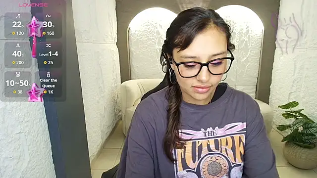 Miah Jones r  online show from September 24, 2025, 12:44 pm