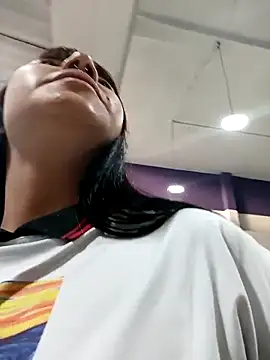 Zulema R1 online show from April 6, 2026, 10:33 pm