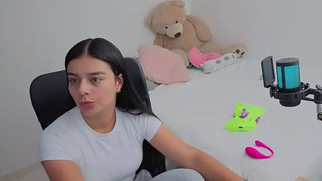 valerihouse online show from March 25, 2026, 12:44 am