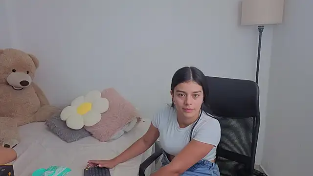 valerihouse online show from November 2, 2025, 12:37 am