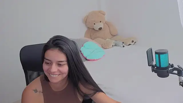 valerihouse online show from March 29, 2026, 2:02 am