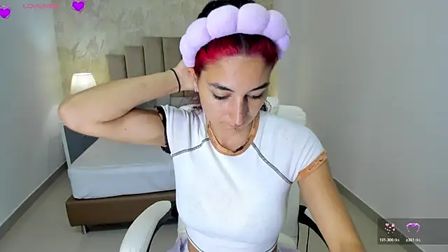 Scarlett 12 online show from March 30, 2026, 9:33 am