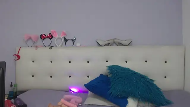 Snapshot of Kate_Gale chatting on November 16, 2025, 12:32 pm Kate Gale online show from November 16, 2025, 12:32 pm