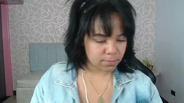 Vivi rosse ch online show from December 5, 2025, 3:27 am