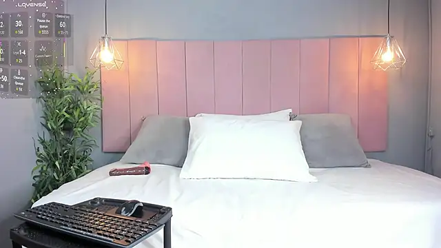 Snapshot of AariaLove chatting on November 1, 2025, 10:36 pm AariaLove online show from November 1, 2025, 10:36 pm