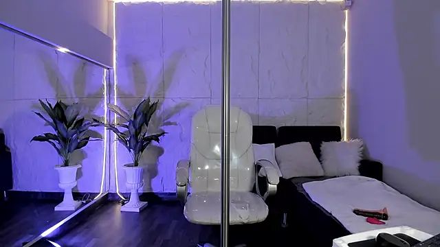 Snapshot of AariaLove chatting on November 27, 2025, 10:43 pm AariaLove online show from November 27, 2025, 10:43 pm