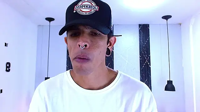 Snapshot of Franvill_Trato chatting on March 6, 2026, 7:20 pm Franvill Trato online show from March 6, 2026, 7:20 pm