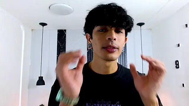 Franvill Trato online show from December 14, 2025, 6:46 pm