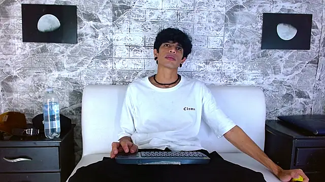 Franvill Trato online show from December 15, 2025, 7:31 pm