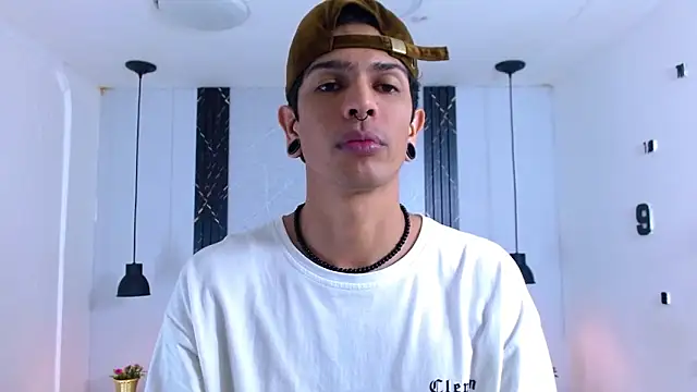 Franvill Trato online show from November 28, 2025, 7:03 pm