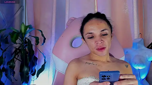 Snapshot of Cristal_Gem1 chatting on June 25, 2026, 7:52 pm Cristal Gem1 online show from June 25, 2026, 7:52 pm