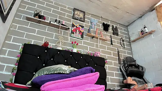Snapshot of CharlotteBrowm chatting on October 15, 2025, 6:16 pm CharlotteBrowm online show from October 15, 2025, 6:16 pm