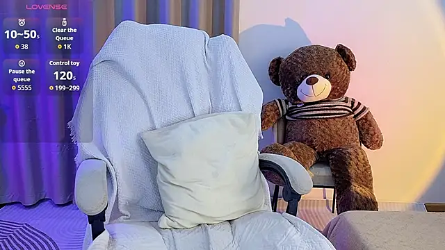 Snapshot of MoLi0066 chatting on October 6, 2025, 11:27 pm MoLi0066 online show from October 6, 2025, 11:27 pm