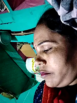 Pooja750 online show from December 22, 2025, 6:41 pm