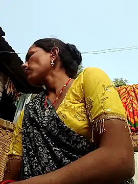 Pooja750 online show from November 25, 2025, 7:52 am