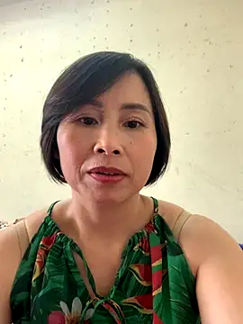 Snapshot of Hello_Linchii chatting on October 11, 2025, 6:14 am Hello Linchii online show from October 11, 2025, 6:14 am