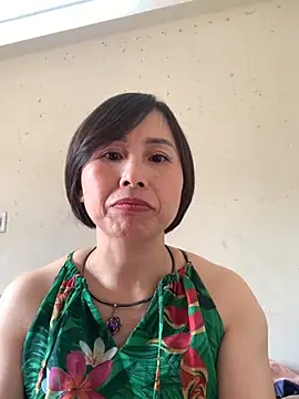 Snapshot of Hello_Linchii chatting on October 12, 2025, 2:13 am Hello Linchii online show from October 12, 2025, 2:13 am