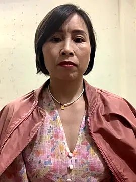 Snapshot of Hello_Linchii chatting on October 19, 2025, 1:25 pm Hello Linchii online show from October 19, 2025, 1:25 pm