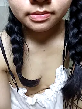 Viviann08 online show from April 8, 2026, 4:41 pm