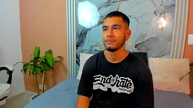 Snapshot of chatting on November 8, 2025, 11:25 am online show from November 8, 2025, 11:25 am